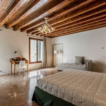 Sensale Design With Canal View Venedig